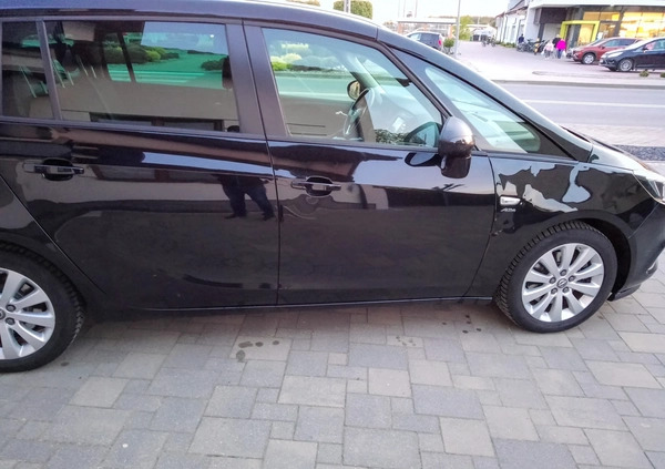 Opel Zafira cena 39500 przebieg: 204000, rok produkcji 2018 z Janowiec Wielkopolski małe 326